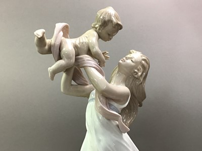 Lot 340 - LLADRO FIGURE OF 'MY LITTLE SWEETIE'