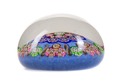 Lot 397 - ATTRIBUTED TO PAUL YSART (SPANISH/BRITISH, 1904-1992) FOR MONART, MILLEFIORI GLASS 'SPOKE' PAPERWEIGHT