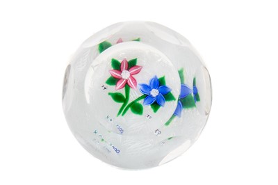 Lot 398 - JOHN DEACONS (SCOTTISH), GLASS PAPERWEIGHT