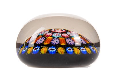 Lot 401 - ATTRIBUTED TO PAUL YSART (SPANISH/BRITISH, 1904-1992) FOR MONART, MILLEFIORI GLASS PAPERWEIGHT