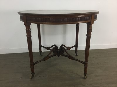 Lot 299 - EDWARDIAN MAHOGANY CENTRE TABLE