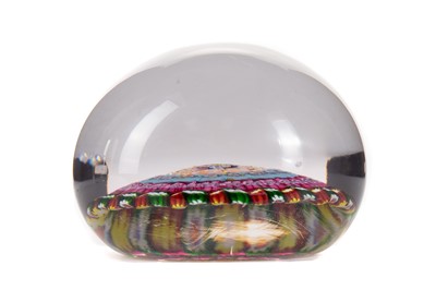 Lot 413 - ATTRIBUTED TO PAUL YSART (SPANISH/BRITISH, 1904-1992) FOR MONART, MILLEFIORI GLASS PAPERWEIGHT