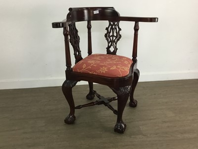 Lot 432 - MAHOGANY CORNER CHAIR