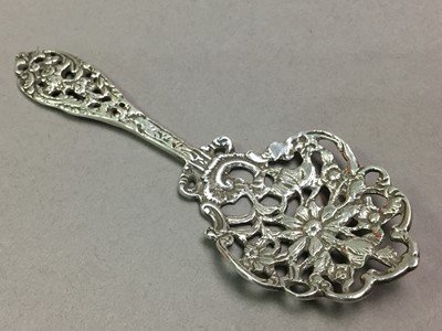 Lot 525 - SMALL SILVER SERVING SPOON