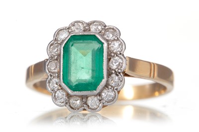 Lot 748 - EMERALD AND DIAMOND RING