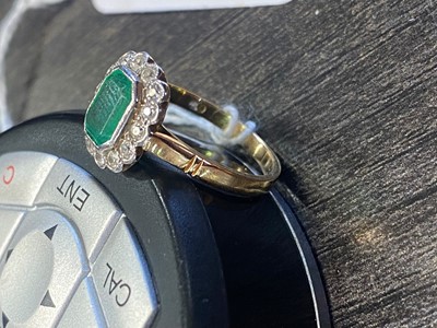 Lot 748 - EMERALD AND DIAMOND RING