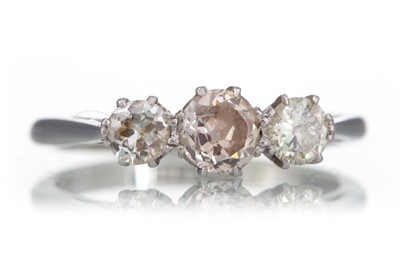 Lot 750 - DIAMOND THREE STONE RING