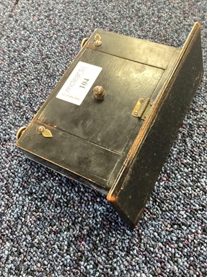 Lot 104 - GEORGE V SILVER MOUNTED PERPETUAL DESK CALENDAR