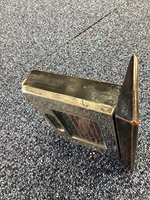 Lot 104 - GEORGE V SILVER MOUNTED PERPETUAL DESK CALENDAR