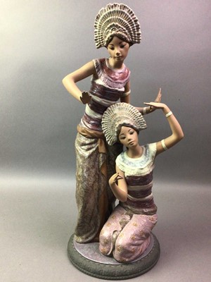 Lot 598 - LLADRO FIGURE GROUP