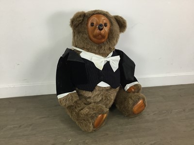 Lot 616 - RAIKES BEARS FIGURE