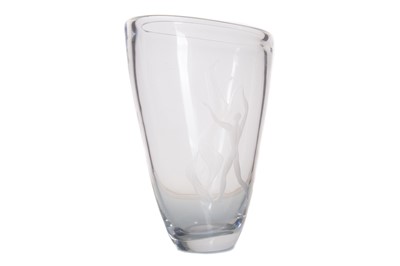 Lot 425 - VICKE LINDSTRAND FOR KOSTA, 'HASTDRESSYR'/'MANEGE' CLEAR GLASS VASE