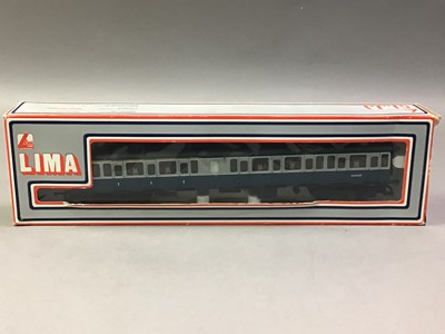 Lot 636 - COLLECTION OF MODEL RAILWAY ROLLING AND STOCK AND CARRIAGES