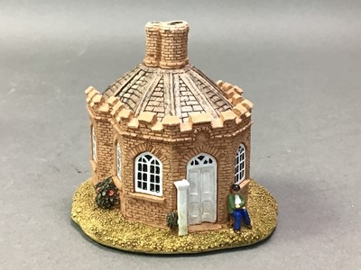 Lot 553 - COLLECTION OF FIFTEEN LILLIPUT LANE MODELS