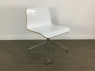 Lot 576 - ITALIAN DESIGN WHITE SWIVEL CHAIR