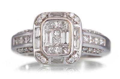 Lot 762 - DIAMOND DRESS RING