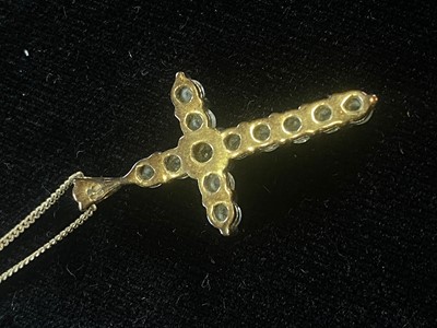 Lot 764 - DIAMOND CROSS PENDANT