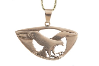 Lot 768 - GOLD OSPREY PENDANT