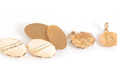 Lot 772 - COLLECTION OF GOLD AND OTHER CUFFLINKS AND PENDANTS