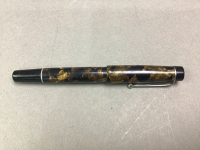 Lot 681 - STEPHENSON MARBLED FOUNTAIN PEN