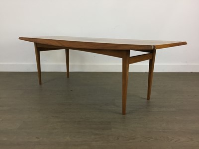 Lot 434 - TREVOR CHINN FOR GORDON RUSSELL LTD. OF BROADWAY, TEAK COFFEE TABLE