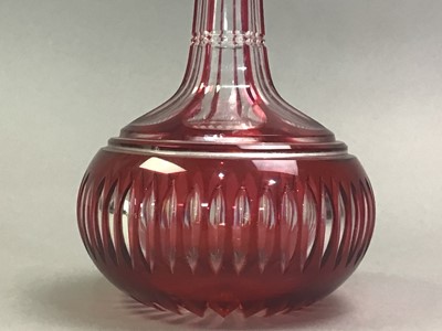 Lot 702 - GROUP OF DECORATIVE GLASSWARE