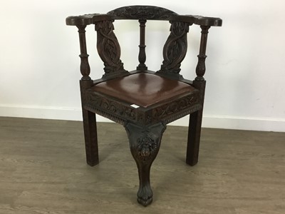 Lot 733 - VICTORIAN OAK CORNER CHAIR