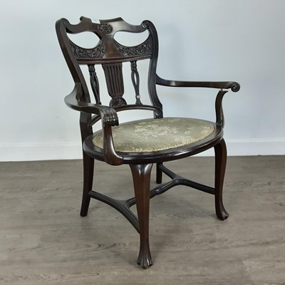 Lot 735 - EDWARDIAN MAHOGANY OPEN ELBOW CHAIR