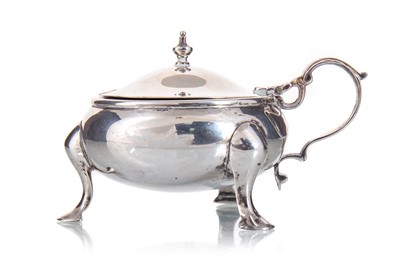 Lot 123 - GEORGE V SILVER MUSTARD POT