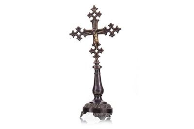 Lot 160 - UNUSUAL CONTINENTAL SILVER, WHITE METAL AND PARCEL GILT CRUCIFIX