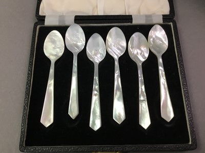 Lot 61 - GROUP OF VARIOUS CUTLERY