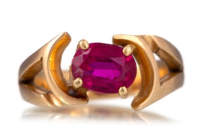 Lot 401 - SYNTHETIC RUBY RING