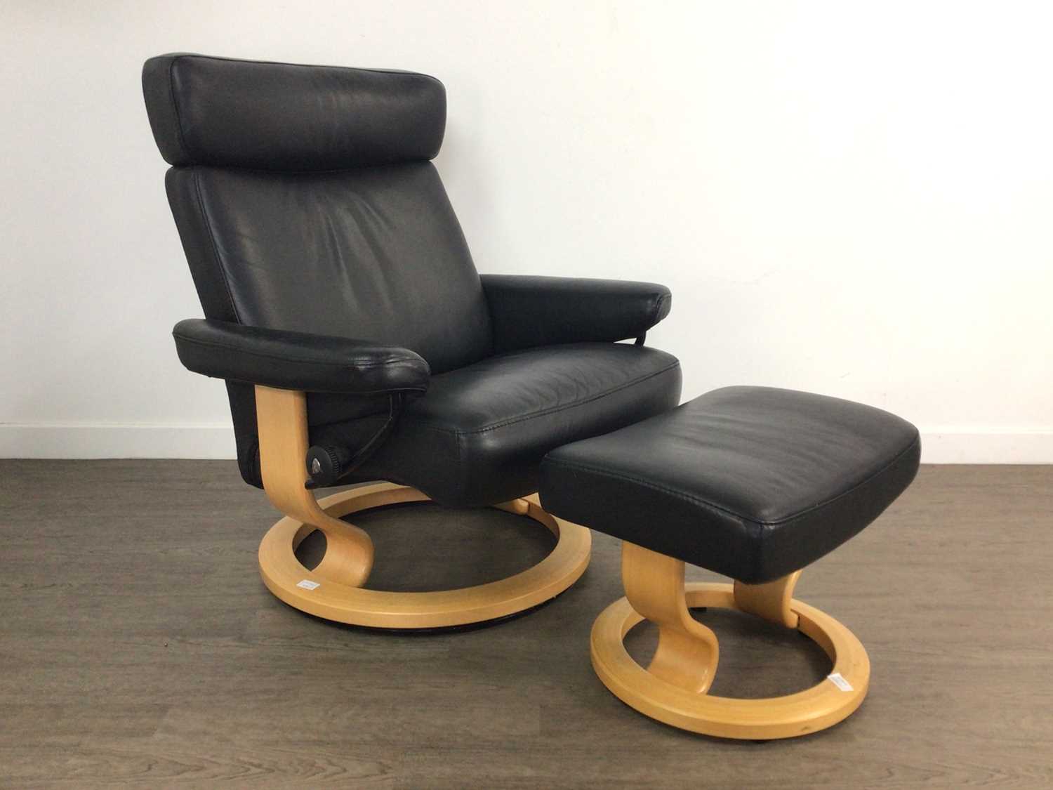 Lot 460 - EKORNES NORWAY, STRESSLESS LOUNGE SUITE