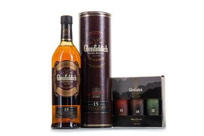 Lot 113 - GLENFIDDICH 15 YEAR OLD SOLERA RESERVE AND MINIATURE SET