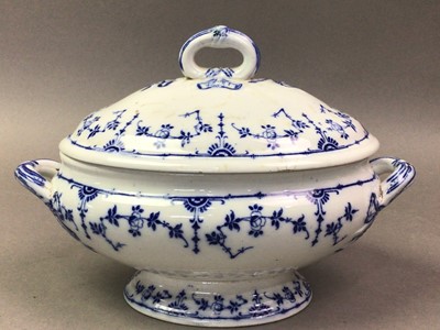 Lot 263 - GROUP OF BLUE AND WHITE CERAMICS