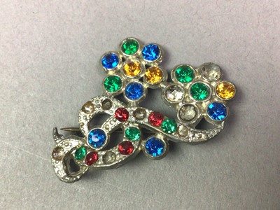 Lot 224 - GROUP OF COSTUME JEWELLERY