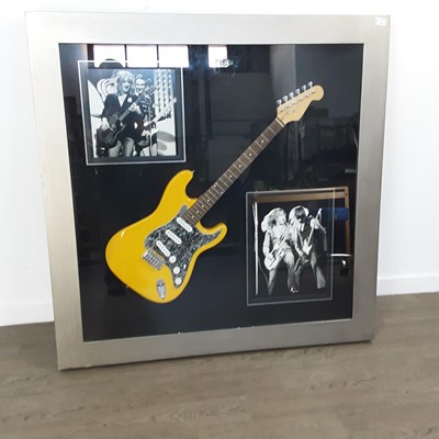 Lot 241 - GUITAR