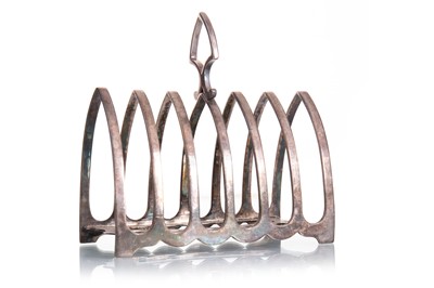 Lot 158 - EDWARDIAN SILVER SEVEN-BAR TOAST RACK