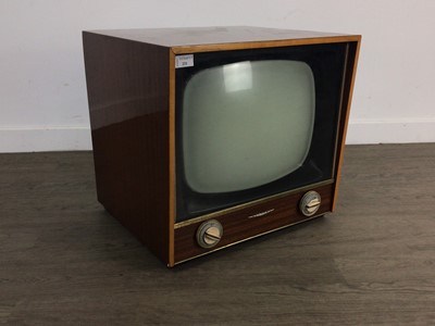 Lot 231 - VINTAGE DEFIANT TELEVISION IN A MAHOGANY CASE