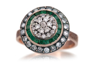 Lot 743 - EMERALD AND DIAMOND TARGET RING