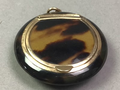 Lot 185 - GOLD MOUNTED TORTOISESHELL COMPACT