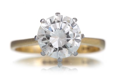 Lot 417 - DIAMOND SOLITAIRE RING