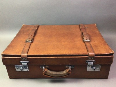 Lot 285 - GENTLEMAN'S VINTAGE BROWN LEATHER TRAVELLING CASE