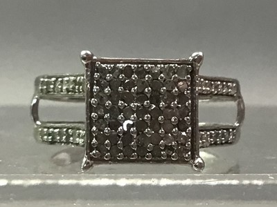 Lot 238 - DIAMOND AND CLUSTER WHITE GOLD RING