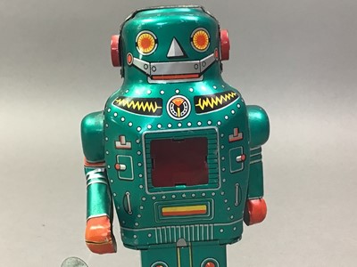 Lot 312 - SMALL JAPANESE TINPLATE ROBOT