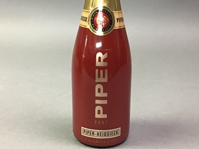 Lot 352 - PIPER-HEIDIECK BRUT CHAMPAGNE GIFT SET