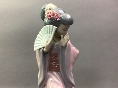 Lot 370 - LLADRO FIGURE OF A GEISHA