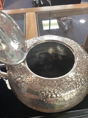 Lot 6 - VICTORIAN SILVER TEAPOT