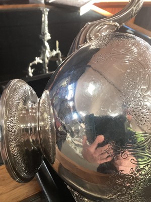 Lot 6 - VICTORIAN SILVER TEAPOT