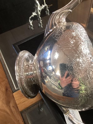 Lot 6 - VICTORIAN SILVER TEAPOT